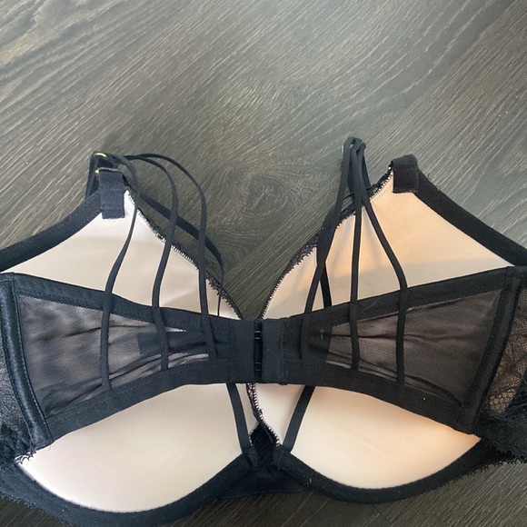 Victoria’s Secret Black 34DDD bra - Picture 2 of 3